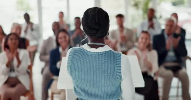 Femeie Afaceri Vorbitor Sau Seminar Către Profesioniști Aplauze Sărbători Pentru — Videoclip de stoc