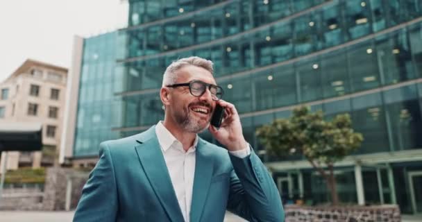 Happy Senior Businessman Walking Phone Call Success Winning Deal City — Stock Video