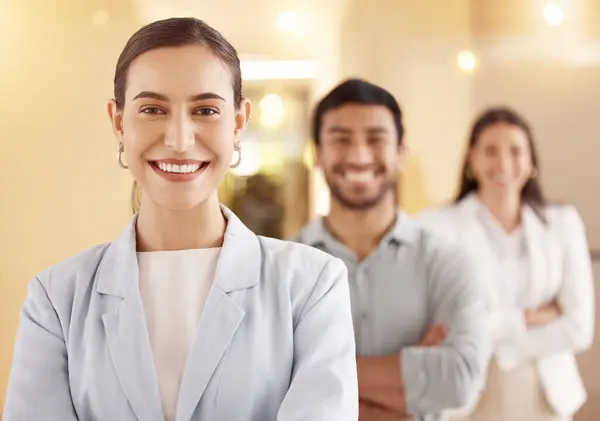 Lächeln Teamwork Und Portrait Von Geschäftsleuten Büro Für Vielfalt Selbstvertrauen Stockbild