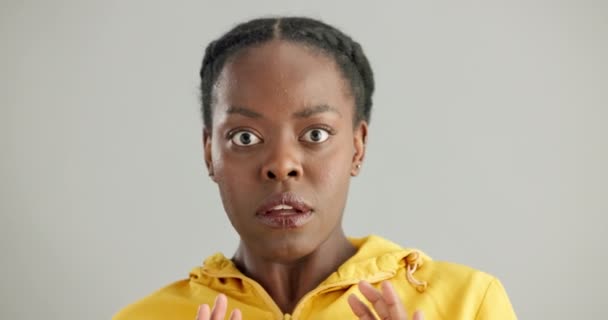 Μαύρη Γυναίκα Πρόσωπο Φόβο Φοβάται Στο Στούντιο Σοκ Έκπληξη Για — Αρχείο Βίντεο