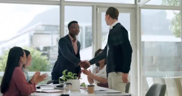 Håndtryk Aftale Forretningsfolk Beskæftiger Sig Med Teamwork Succes Netværk Kontoret – Stock-video