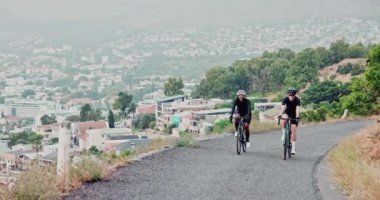 İnsanlar, bisikletler ya da seyahat, fitness ya da sağlık eğitim, egzersiz ya da bağlanma yoluyla egzersiz. Kadınlar, sporcular ya da şehirler dengeli performans sürüşü olarak sağlıklı, bisiklet ya da macerada birlikte yarışacaklar.