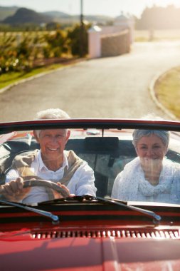 Yaşlı bir çift, California 'yı, emekliliği ya da ulaşımı keşfetmek için maceralı bir yolculuğa çıkıyorlar. Erkek, kadın ve kırsal kesimde hafta sonu, tatil ya da araç için doğa bağına seyahat.