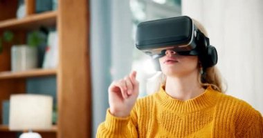 VR, kadın ya da evdeki etkileşimli gözlükler kullanıcı deneyimi, düşünme ya da metatif eğlence için. Basın ekranı, sanal gerçeklik kulaklığı ve siber fantezi için 3D oyun ile geleceksel keşif.