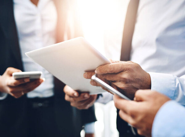 Manos Negocio Grupo Con Tableta Teléfono Oficina Investigación Información Para — Foto de Stock