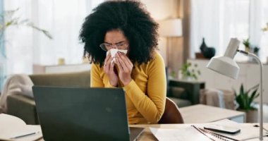 Evden, laptoptan ve hapşıran, hasta ve son teslim tarihine alerjisi olan aşırı çalışan ve tükenmiş bir kadından uzak bir çalışma. Hastalık, soğuk algınlığı veya bakteri taşıyan kişi, kopyalama ve virüsü olan çalışan.