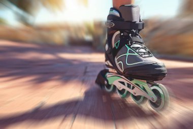 Paten, hız ve insan ayağı macera yarışı, açık hava hobisi ve sokak eğlencesi için yolda. Ekstrem spor, spor, spor ve adrenalin için kaldırımda paten kayan ayakkabılar, aksiyon ve sporcular.