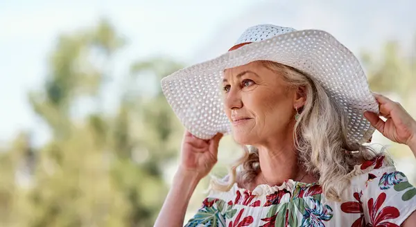How to Prevent Hot Flashes Naturally in Summer Heat