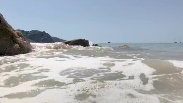 Ondas Quebrando Uma Praia Areia Brelade Jersey Ilhas Canal — Vídeo de Stock