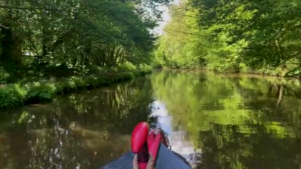 영국에서는 여름날 영국의 슈롭셔 유니언 수로를 여행하는 Pov — 비디오
