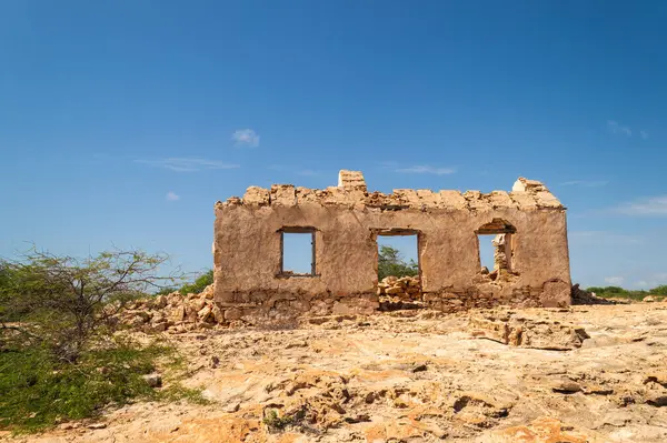 Balıkçı köyünün terk edilmiş kalıntıları Curral Velho, Boa Vista, Cape Verde.