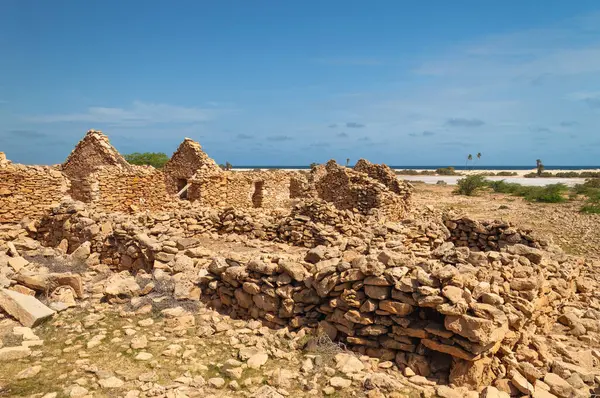 Balıkçı köyünün terk edilmiş kalıntıları Curral Velho, Boa Vista, Cape Verde.