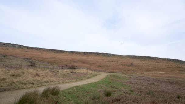 Paragliding Široký Úhel Snímání Padáků Stanage Edge Národním Parku Derbyshire — Stock video