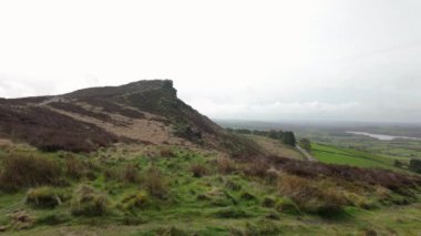 İngiltere 'nin kırsal kesiminde The Roaches in the Peak District Ulusal Parkı, Staffordshire, İngiltere, İngiltere.