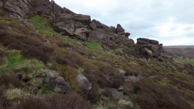 İngiltere 'nin kırsal kesiminde The Roaches in the Peak District Ulusal Parkı, Staffordshire, İngiltere, İngiltere.