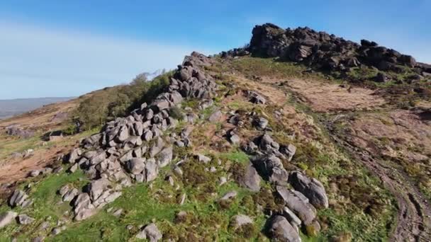 Filmati Dei Droni Aerei Ritirano Rivelando Paesaggio Del Peak District — Video Stock