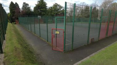 Longton Park, Stoke-on-Trent 'teki boş basketbol sahalarının görüntüsü..