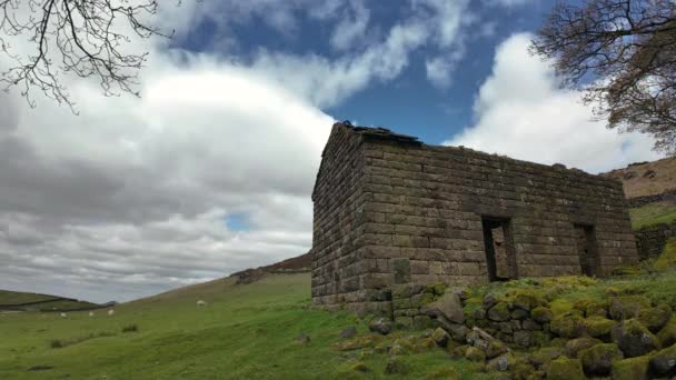 Roll Timelapse Fast Moving Clouds Derelict Schuur Roaches Peak District — Stockvideo