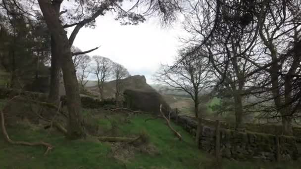 Brittisk Landsbygd Som Etablerar Bilden Hen Cloud Staffordshire England Storbritannien — Stockvideo