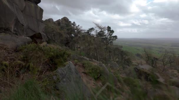 英国斯塔福德郡山顶地区国家公园的蟑螂队拍摄的英国风景画 — 图库视频影像