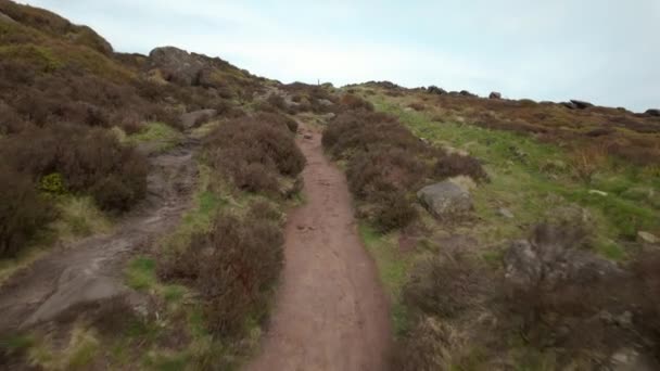 Standpunt Roll Walking Bij Roaches Peak District National Park Engeland — Stockvideo