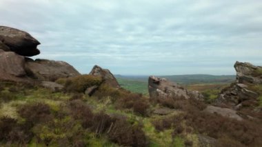İngiltere, İngiltere 'deki Peak District Ulusal Parkı' ndaki İngiliz kırsalının sinema salonu..