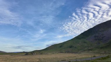 Motion lapse of a mackerel sky and clouds passing over Y Garn in the Eryri National Park, Wales, UK.