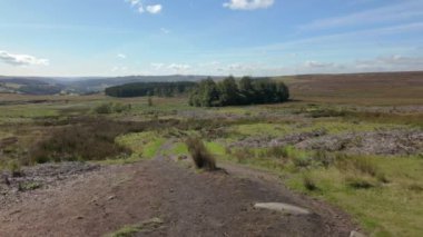 Stanage Edge in the Peak District Ulusal Parkı, İngiltere.