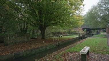 Stockton Brook yakınlarındaki 25 numaralı köprüden geçen trafiğin B-kaydı..