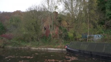 Caldon Kanalı 'nın yakınındaki Froghall, Staffordshire, İngiltere ve İngiltere' de canlı sonbahar manzaraları..