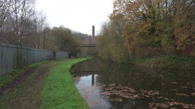 Kırsal sanayi mirası Caldon kanalı boyunca Froghall, Staffordshire, İngiltere, İngiltere yakınlarındaki su yolu boyunca devam ediyor..