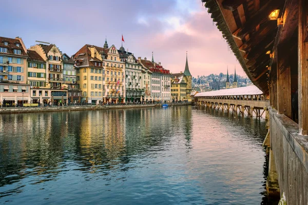 Lucerne Stad Schweiz Utsikt Från Träkapellet Bron Till Fasaderna Gamla — Stockfoto