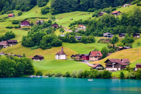 Türkisfarbenes Wasser Und Saftig Grüne Wiesen Malerischen Burglen Lungersee Schweizer — Stockfoto