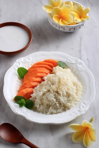 Ripe Mango and Sticky Rice with Coconut Milk