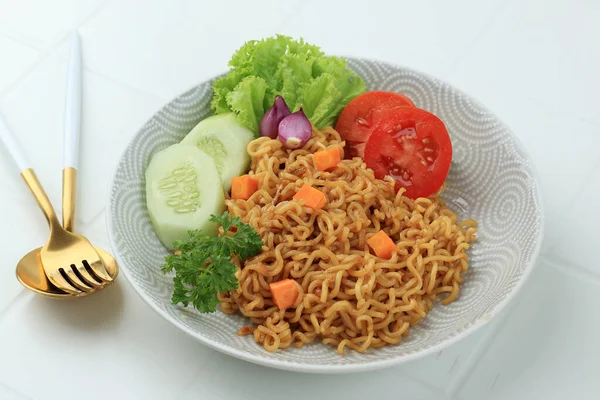Indomie Goreng Populare Indoneziană Instant Noodle Masa Albă — Fotografie, imagine de stoc