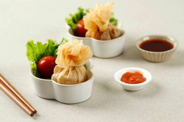 Kızarmış Wonton ya da Tayland Altın Para Çantası, Çin mantısı karides ve taze soğanlı