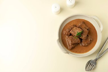 Top View Semur Daging Sapi veya Endonezya Biftek Güveci, Ied al Adha veya Ied al Fitr için Endonezya Popüler Menüsü. Metin için Boşluğu Kopyala