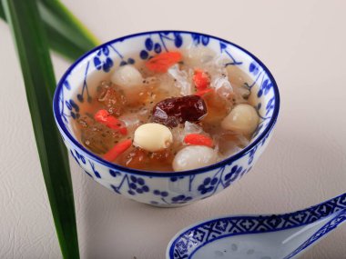 Peach Gum Triple Collagen Dessert (Tao Jiao), Chinese Traditional Refreshment Beverages Contains Peach Gum, Bird Nest, Red Dates, Snow Fungus, Goji Berry, and Rock Sugar
