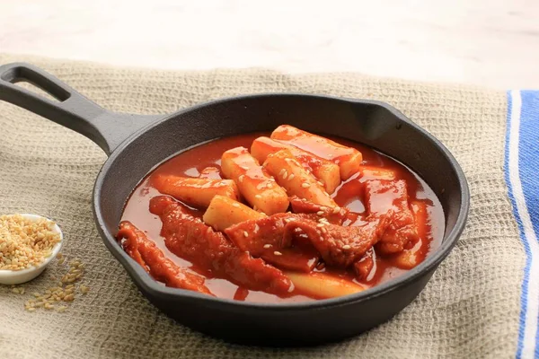 Enfoque Selectivo Grainy Korean Spicy Tteokbokki Hierro Fundido — Foto de Stock