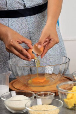 Female Hand Broken Egg to the Bowl, Baking Process in the Kitchen, Selected Focus 