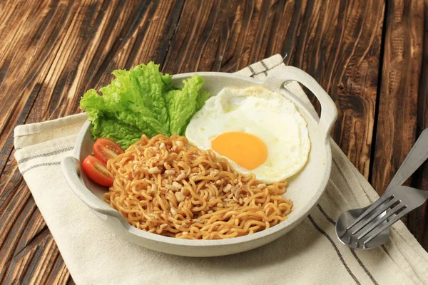 Indomie Goreng Mie Goreng Indonesian Popular Instant Noodle Served Sunny — Stok Foto