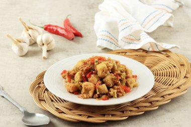 Tahu Cabe Garam veya Çıtır Tuz ve Pepper Tofu