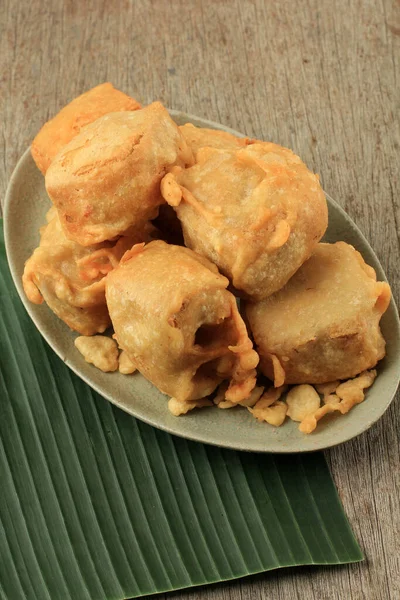 Tahu Isi Gehu Tahu Berontak Deep Fried Tofu Saute Mix — стоковое фото