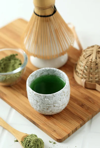 Zielona Herbata Matcha Japoński Napój Białym Stole — Zdjęcie stockowe