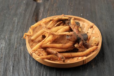 Kaempfer Yemek ve Tayland Kökü veya Çin Bitkisel İlaç ve Pişirme. Parmak kökünden Çin Ginger, Galingale, Boesenbergia rotunda ya da Krachai olarak bilinir. 