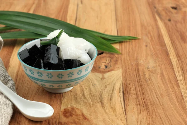 Black Grass Jelly Coconut Meat Asian Popularne Deser — Zdjęcie stockowe