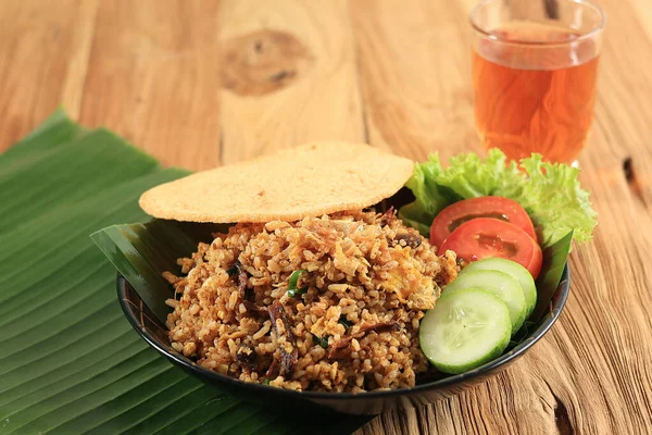 Nasi Goreng Rendang, Padang biftekli kızarmış pilav. Endonezya Geleneksel Yemekleri