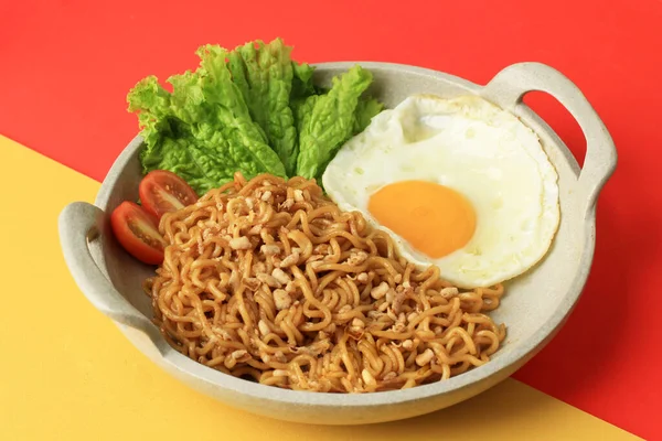 Indomie Goreng Indonesian Δημοφιλή Instant Noodle Sunny Side Egg Κόκκινο — Φωτογραφία Αρχείου