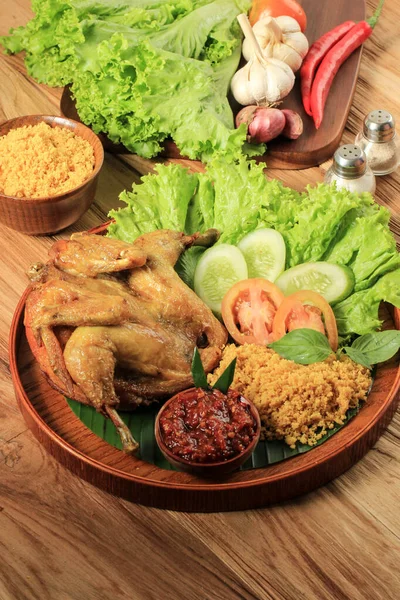 Ayam Kremes Pollo Fritto Indonesiano Con Condimento Croccante Servito Con — Foto Stock