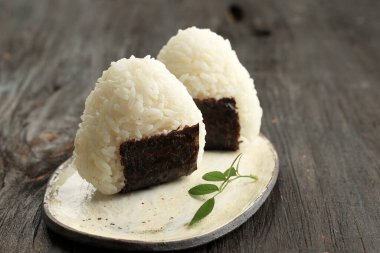 Onigiri Üçgeni, Japon Pirinç Toplu Norveç yosunlu 
